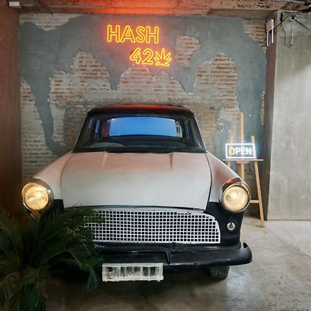 Hip And Funky Apartment Silom Soi 3, With Rooftop View 방콕 외부 사진