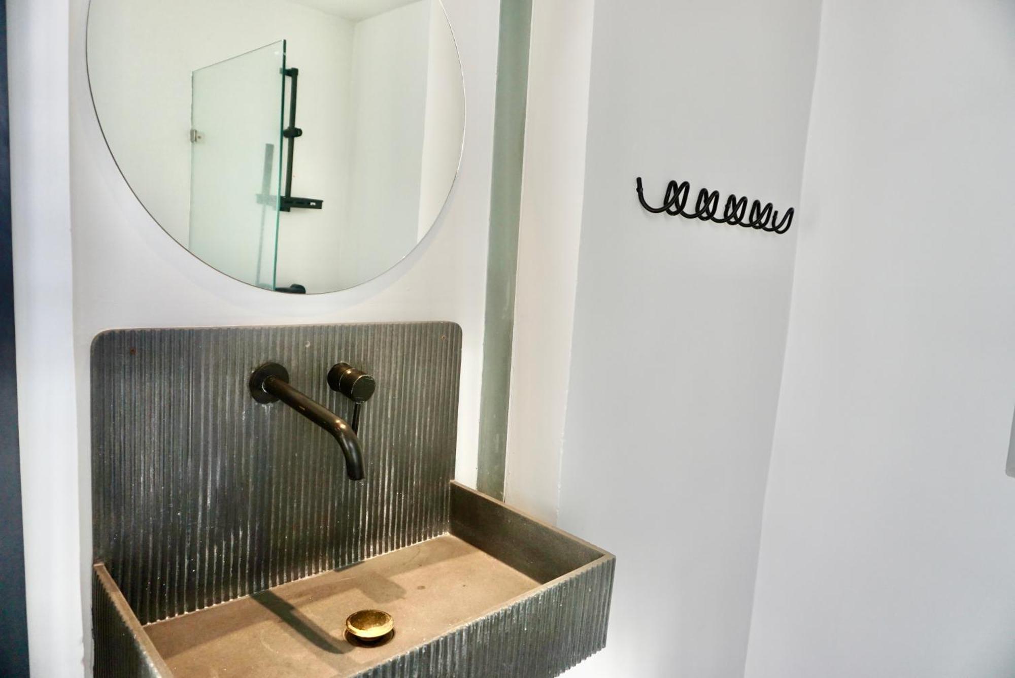 Hip And Funky Apartment Silom Soi 3, With Rooftop View 방콕 외부 사진
