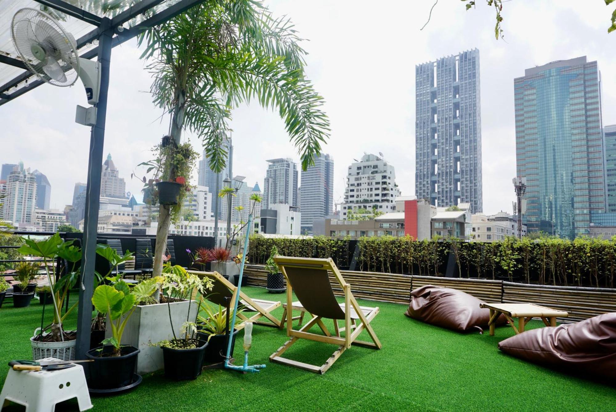 Hip And Funky Apartment Silom Soi 3, With Rooftop View 방콕 외부 사진