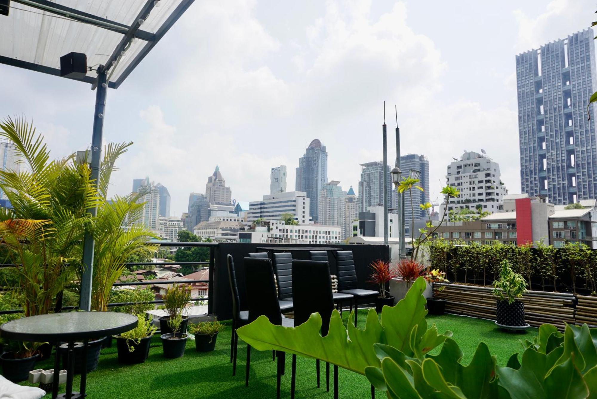 Hip And Funky Apartment Silom Soi 3, With Rooftop View 방콕 외부 사진