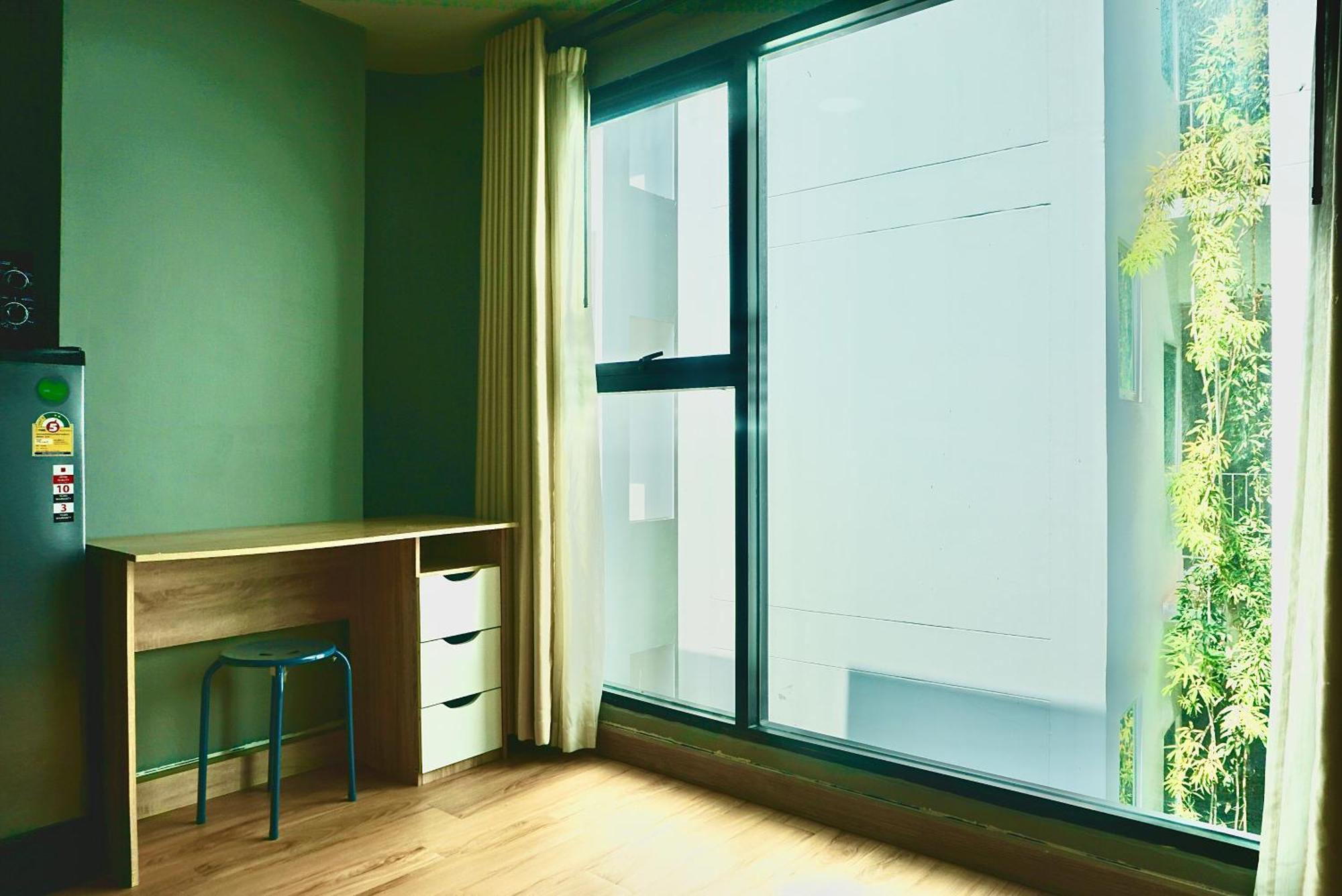 Hip And Funky Apartment Silom Soi 3, With Rooftop View 방콕 외부 사진