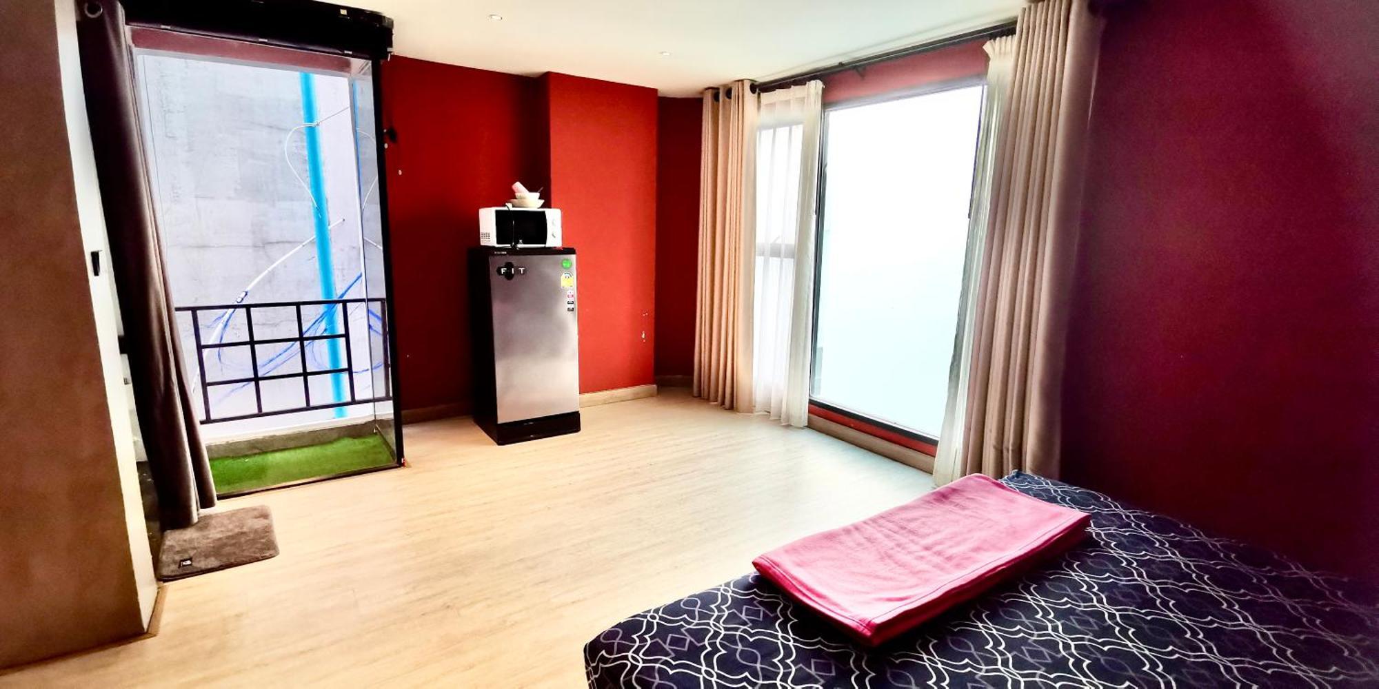 Hip And Funky Apartment Silom Soi 3, With Rooftop View 방콕 외부 사진